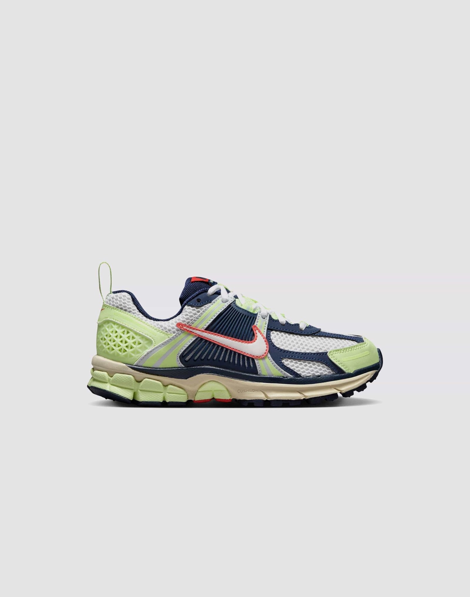 A3832_1517_right Nike Vomero 5 Grade-School - Image 1