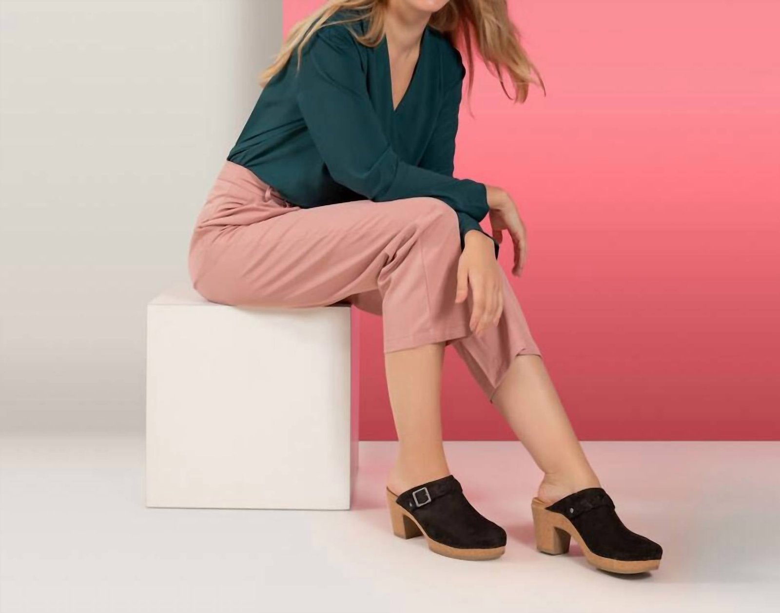 Aetrex - Women's Corey Heeled Clog - Image 8