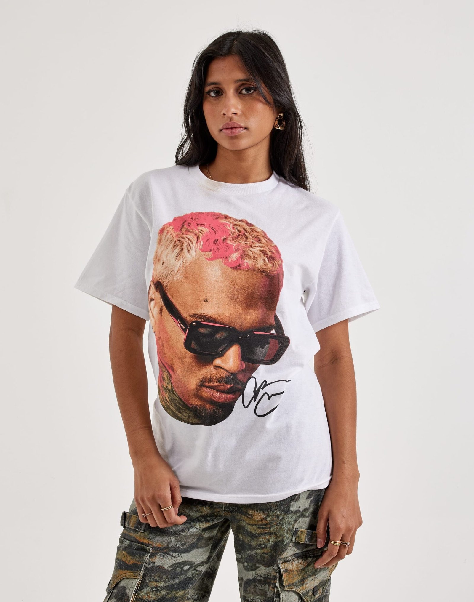cb_CB-DOM-0008-WH-S_W-018 Chris Brown Autograph Big Head Tee - Image 1